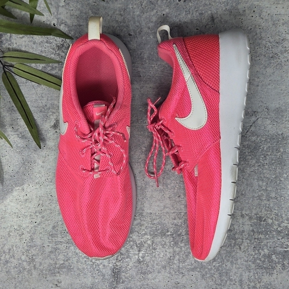 Nike Roshe One Low Big Kids Bright Hyper Pink White Sneakers Size 7Y
